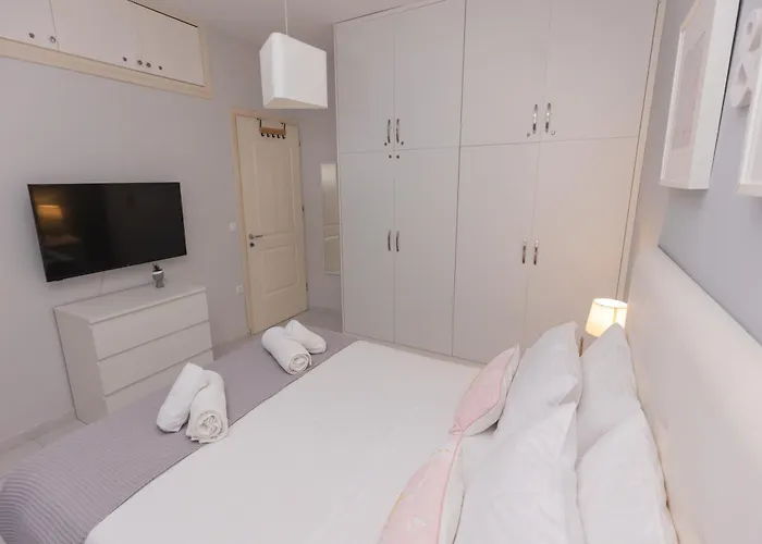 Silver Palm House Ixia, Rhodes